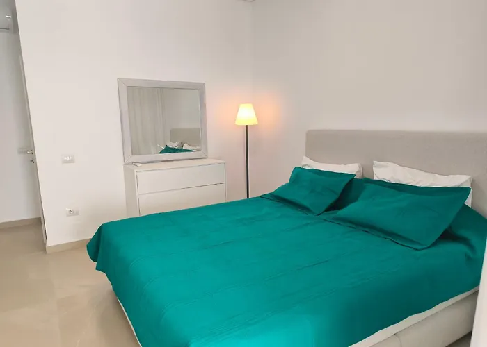 George's Sea View Penthouse 公寓