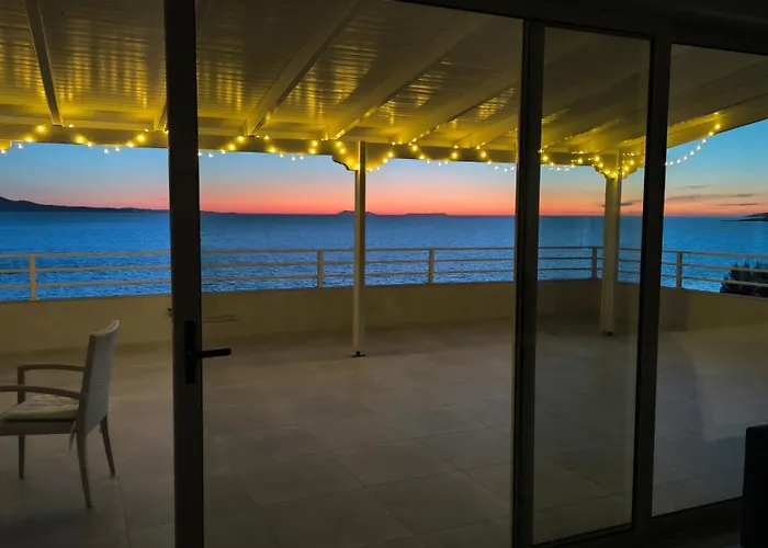 George's Sea View Penthouse 公寓