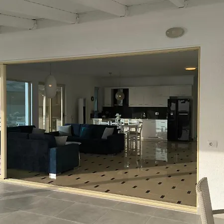 George's Sea View Penthouse Апартаменты Саранда