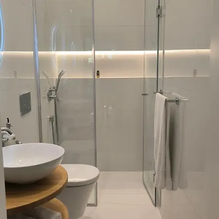 George's Sea View Penthouse Саранда