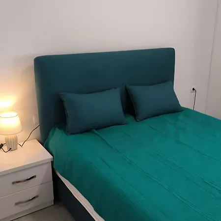 George's Sea View Penthouse Апартаменты *