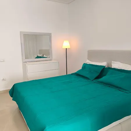 George's Sea View Penthouse דירה