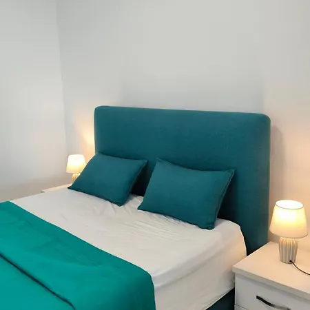 Апартаменты George's Sea View Penthouse Саранда